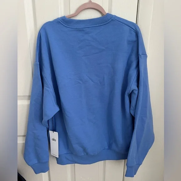 Alo Yoga Accolade Crewneck in Crystal Clear Blue Medium NWT - Picture 3 of 6